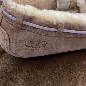 UGG SLIPPERS SLIP ONS BEIGE SIZE 9